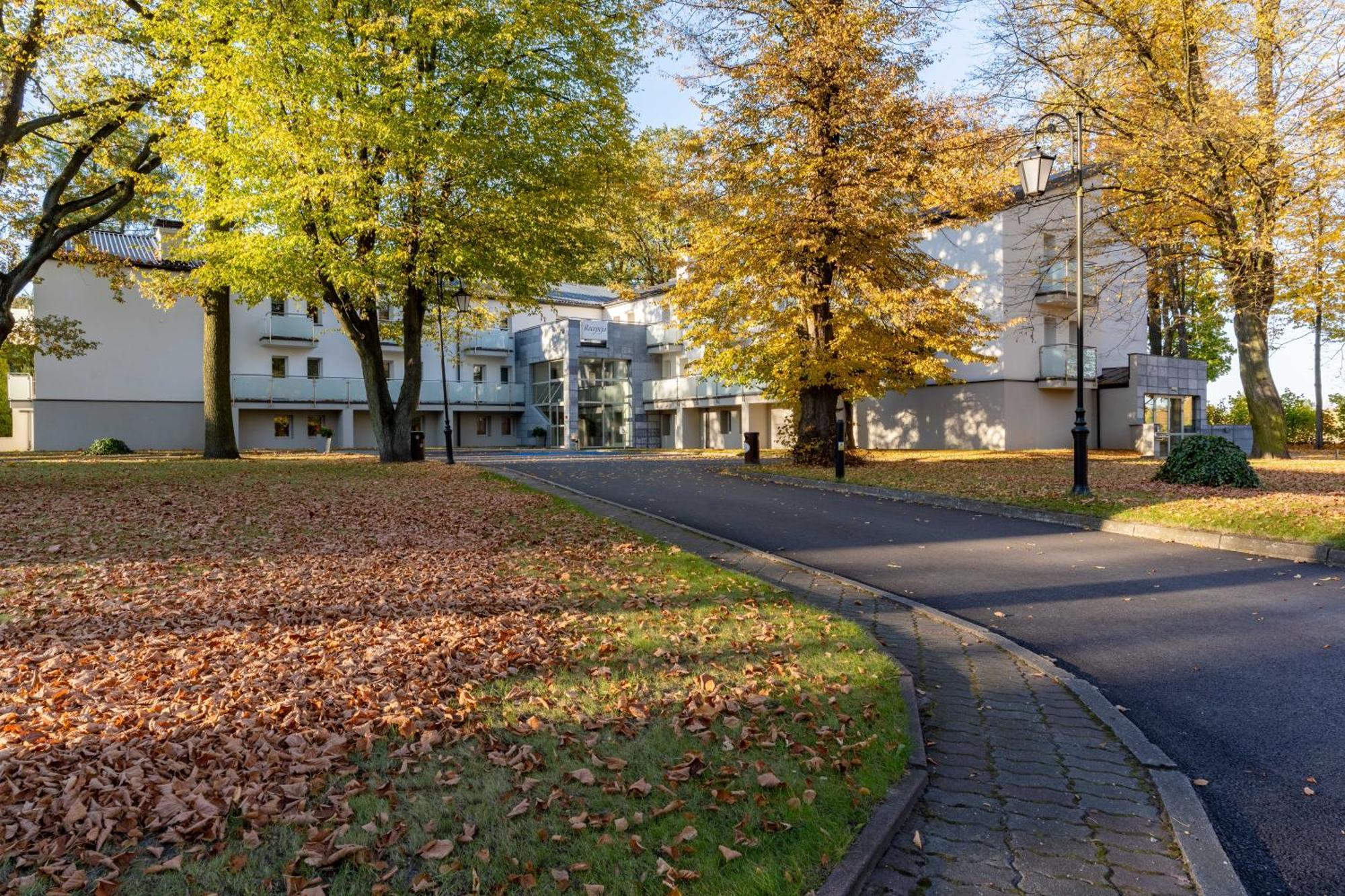 Hotel W Dobieszkowie Stryków Exteriér fotografie