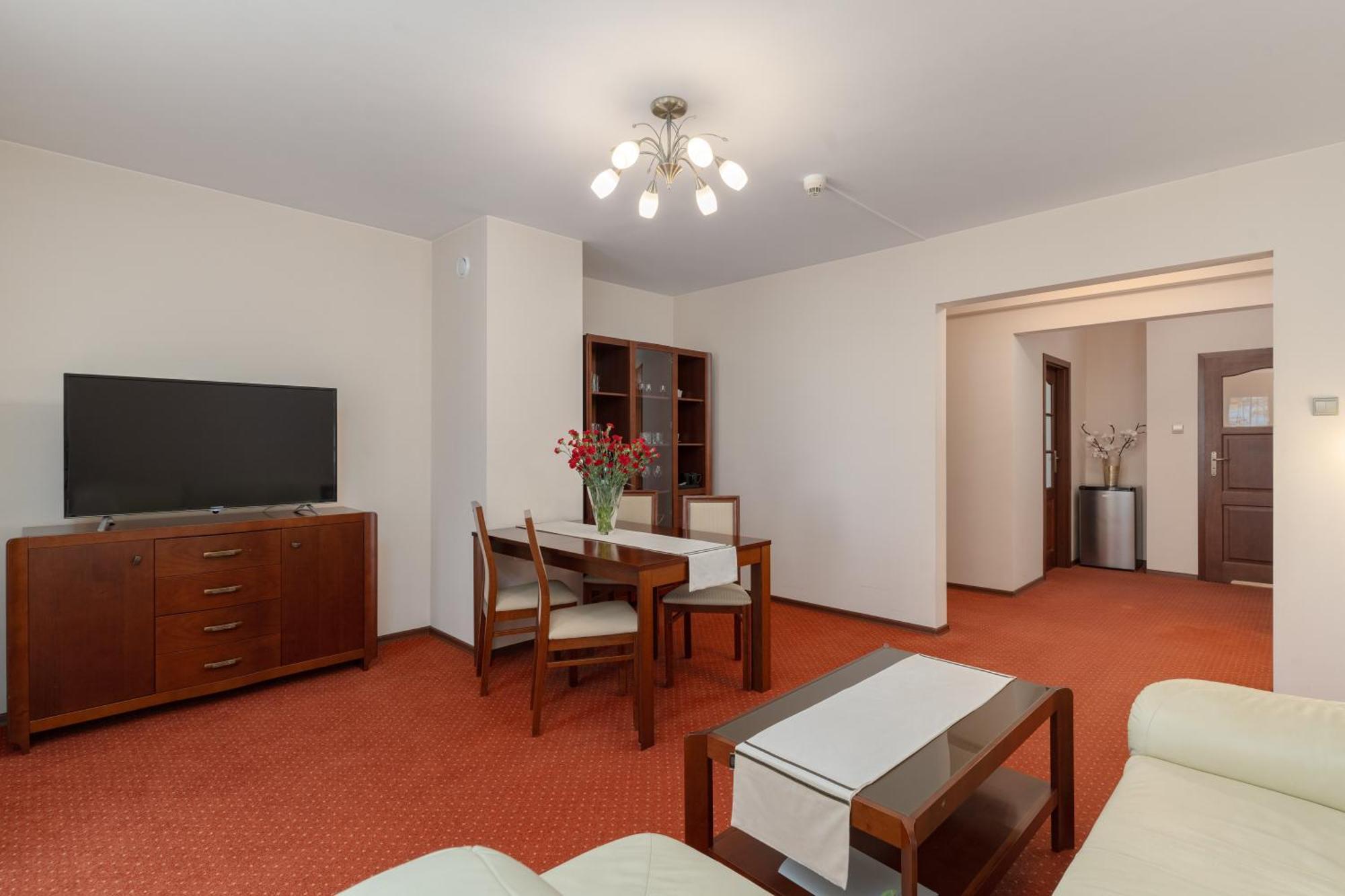 Hotel W Dobieszkowie Stryków Exteriér fotografie