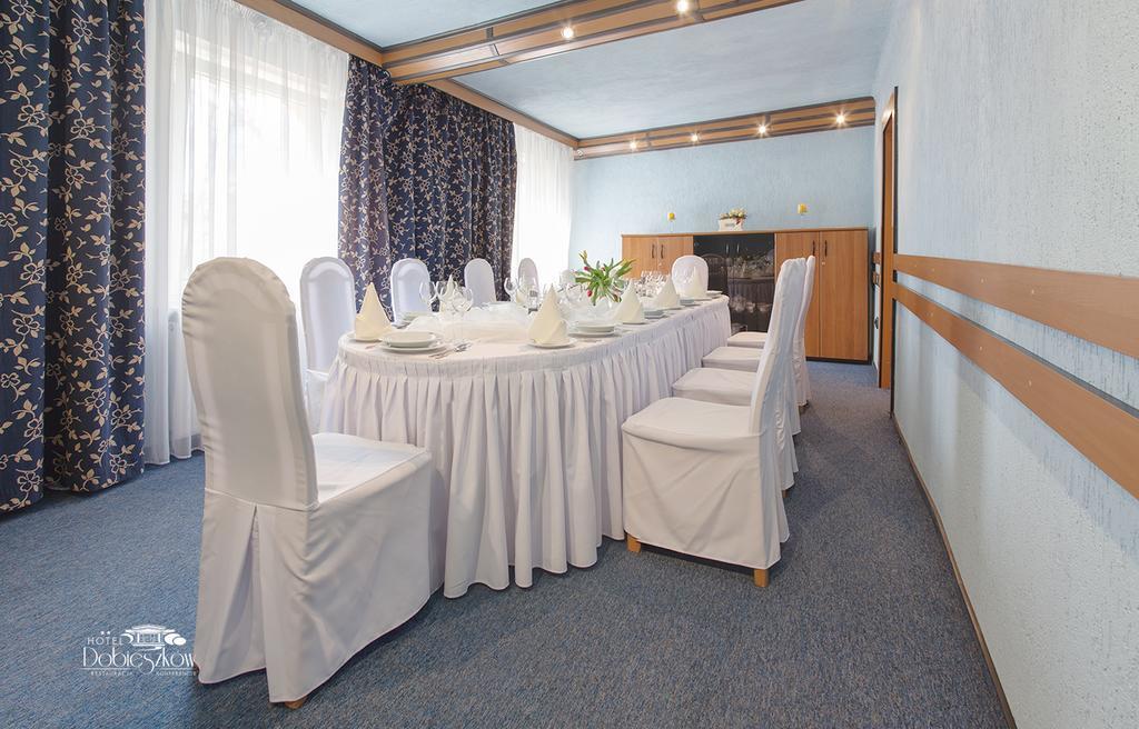 Hotel W Dobieszkowie Stryków Exteriér fotografie